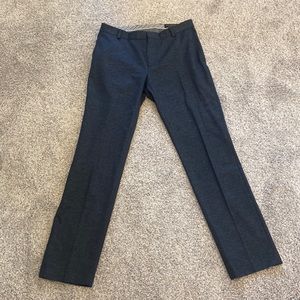 31 x 32 Banana Republic Tailored Slim Fit navy dress pants in great condition